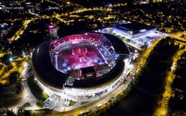 Îți mai amintești cât de fericit părea AVICII când a venit în România, în 2015? A adunat la UNTOLD 60.000 de oameni care l-au aplaudat minute în șir