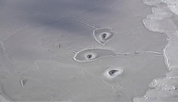 Trei găuri misterioase au fost observate de NASA în Oceanul Arctic. Cercetătorii sunt bulversaţi: "Nu am mai văzut aşa ceva"