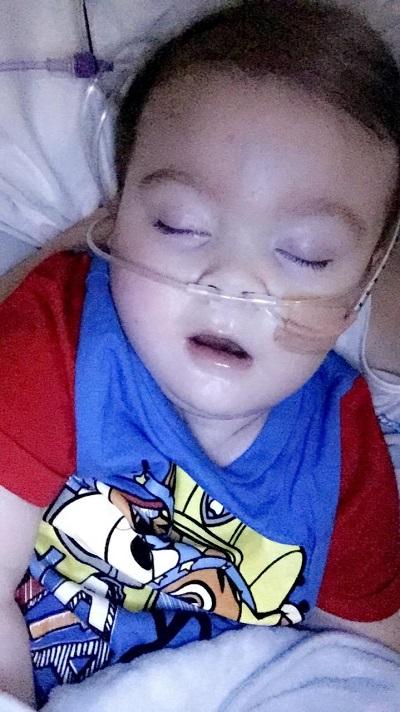 Viața lui Alfie Evans, micuțul care e de un an jumătate în comă, atârnă de un fir de ață! A fost deconectat de la aparate! Copilul are dreptul să trăiască „artificial” sau să moară „cu demnitate”?