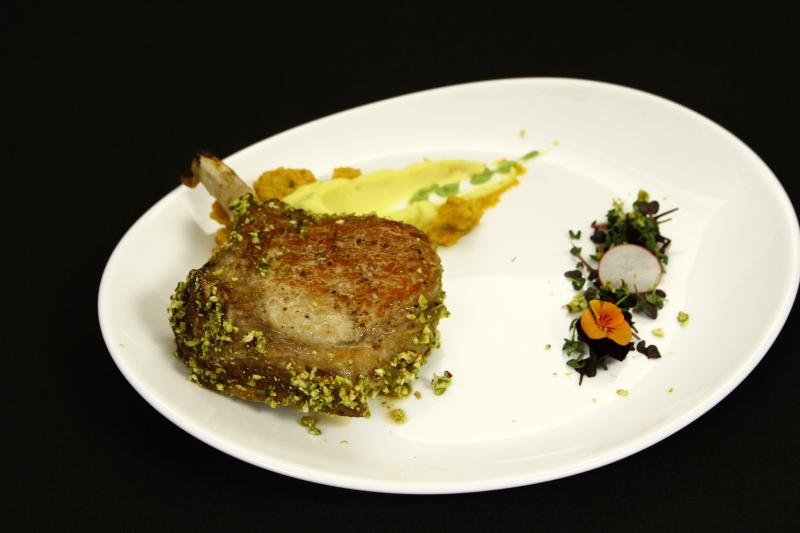 Cotlet de porc cu piure de legume