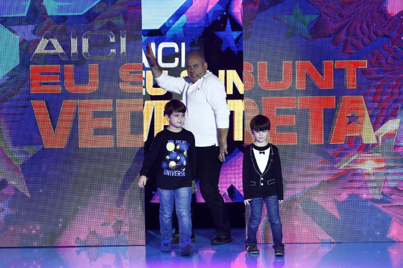 Joi, de la ora 20.00, la Antena 1: Vlad, Sofia, Teodor și Eduard dezvăluie secretele părinților lor, Valentina Fătu, Cristina Pocora și Emil Mitrache la “Aici eu sunt vedeta”