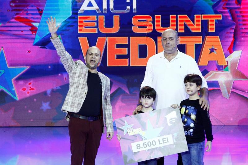 Emil Mitrache și băieții săi, Teodor și Eduard, au câștigat ultima ediție „Aici eu sunt vedeta”!