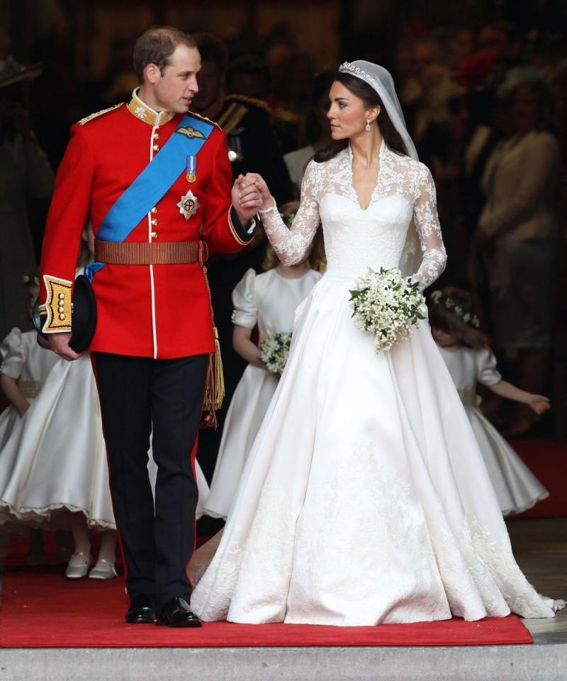 Kate Middleton și Prințul William, șapte ani de căsnicie! S-au cunoscut în facultate, s-au căsătorit zece ani mai târziu, iar zilele trecute au devenit părinți pentru a treia oară!