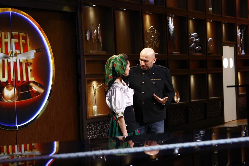 S-a lăsat cu gelozii: "Dă-mi telefonul că-i răspund eu ăleia!" Scărlătescu, cerut în căsătorie de o maramureșeancă superbă