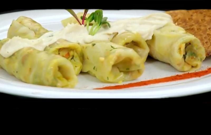 Sărmăluțe raw vegane cu smântână de caju și pâinici de porumb