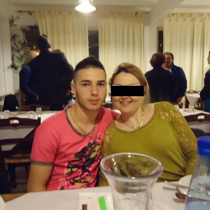 Mama unuia dintre agresorii care au snopit în bătaie un bătrân: „Sunt o mamă eroină! Doar niste analfabeți îmi pot da mie explicația educării unui copil!