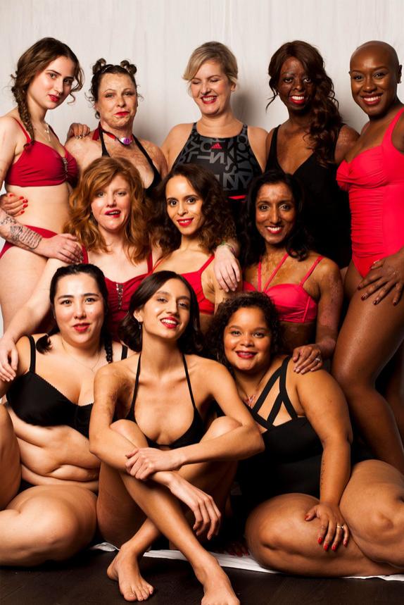 Un designer „revoluționează” lumea modei! Ce 90-60-90? Femei imperfecte în costume de baie îi sunt modele și inspirație