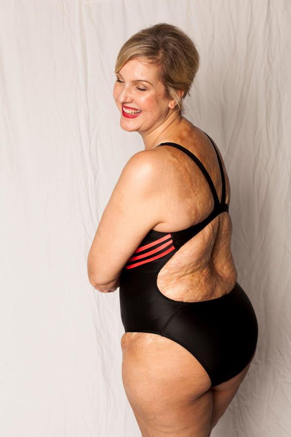 Un designer „revoluționează” lumea modei! Ce 90-60-90? Femei imperfecte în costume de baie îi sunt modele și inspirație