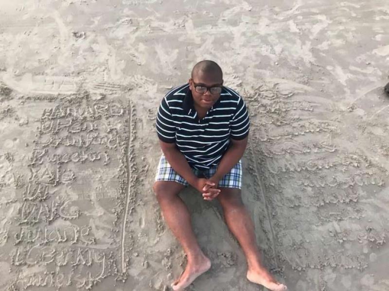 Născut cu stea în frunte! O mamă a pierdut trei sarcini, dar a patra a fost cu noroc! Acum, puștiul său e admis la TOATE facultățile!