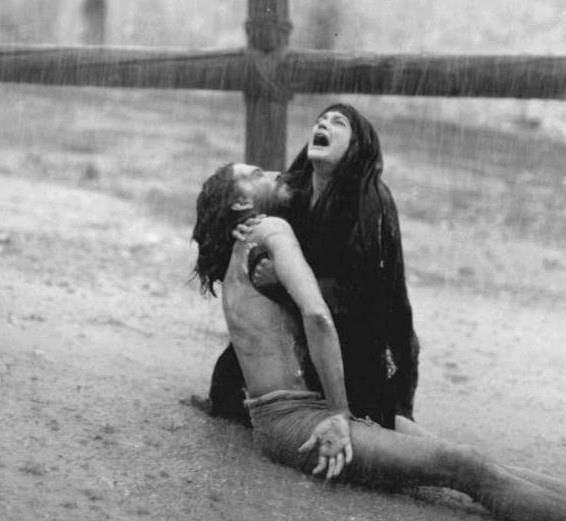 GALERIE FOTO / Cum arată, acum, actrița care a jucat-o pe Fecioara Maria, în filmul "Iisus din Nazaret". Frumusețea ei răpitoare și chipul angelic au făcut istorie