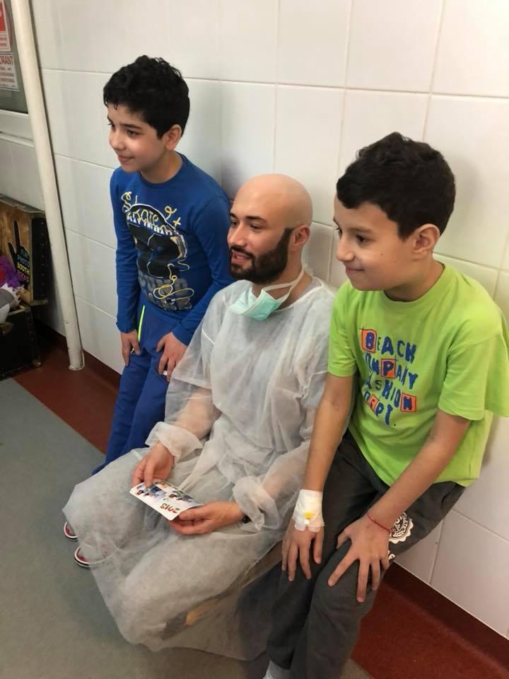 Conjugarea verbului „a dărui”! Mihai Bendeac și Codin Maticiuc au mers la copiii de la Spitalul Fundeni! „Astăzi a întrecut orice limită”