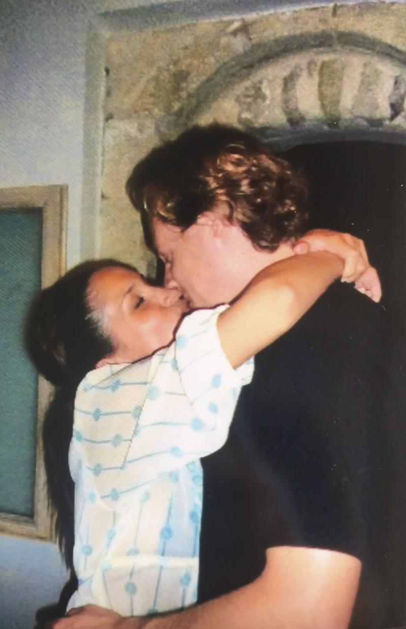 Toată lumea o știe pe Meghan Markle, actrița care urmează să se căsătorească cu Prințul Harry, dar uite cum arată fostul ei soț! S-au iubit aproape zece ani, dar au divorțat după doi ani de căsnicie