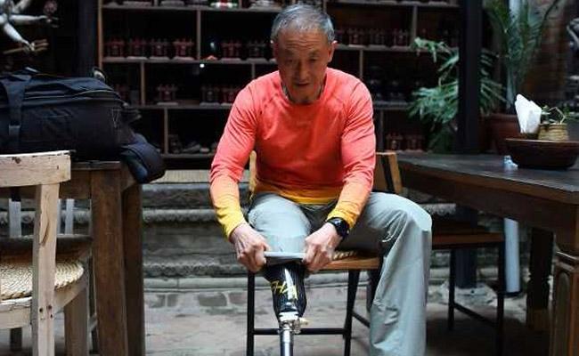 Un iubitor de munte, ale cărui picioare au fost amputate, a ajuns pe Everest! Acum 40 de ani, era să moară din cauza degerăturilor, dar la 70 de primăveri, și-a văzut visul cu ochii!