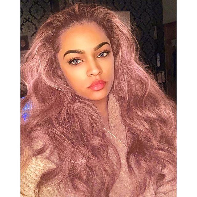 Nefericita fată frumoasă! Nu are noroc în dragoste deloc, deși are un chip de înger: „Bărbaților le pasă doar cum arăt, nici măcar nu ascultă ce spun! Sunt blestemată”