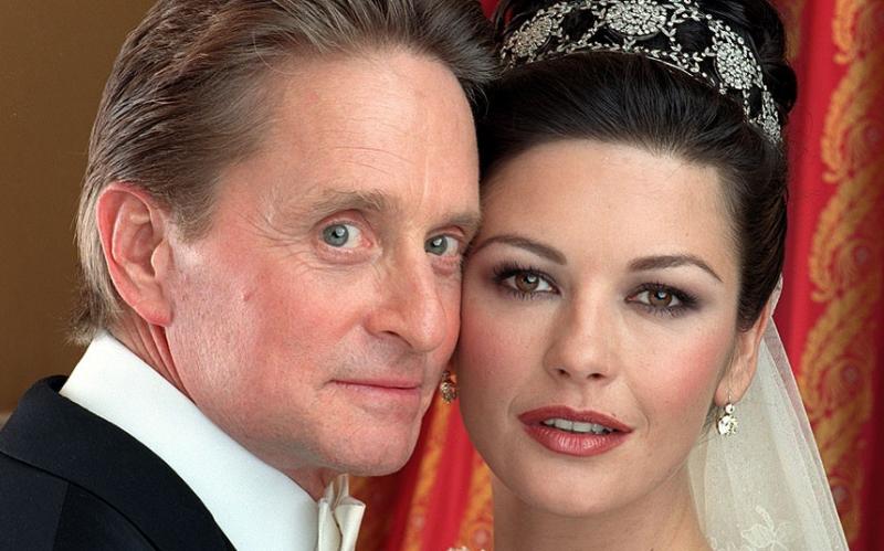 Catherine-Zeta Jones și Michael Douglas, la fel de îndrăgostiți ca în prima zi! De 18 ani, formează una dintre cele mai frumoase familii de la Hollywood!