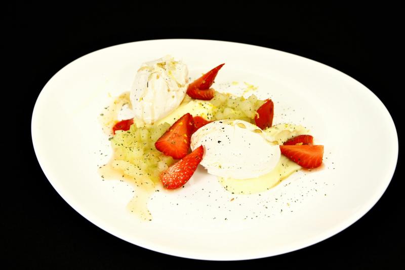 Farfurii de trei cuțite pe mesele juraților ,,Chefi la cuțite”