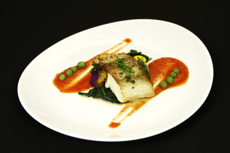 Farfurii de trei cuțite pe mesele juraților ,,Chefi la cuțite”