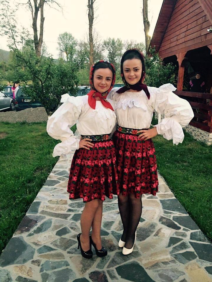 Postarea care a cutremurat o ţară întreagă. Ce a scris Mădălina, una dintre tinerele care a murit în cumplitul accident din Maramureş, pe Facebook: "De la viaţă nu vreau multe..."