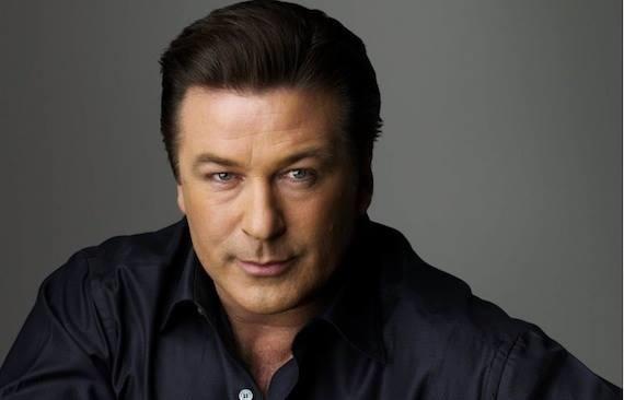 Unul dintre cei mai sexy actori de al Hollywood, Alec Baldwin, a devenit tată. Prima poză cu bebelușul!