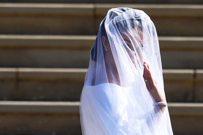 Meghan Markle și-a făcut apariția! Toți au amuțit când au văzut rochia!