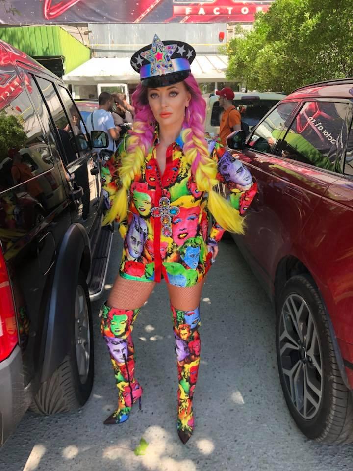 Cum a fost surprinsă Delia, într-o parcare! Apariție interzisă minorilor!