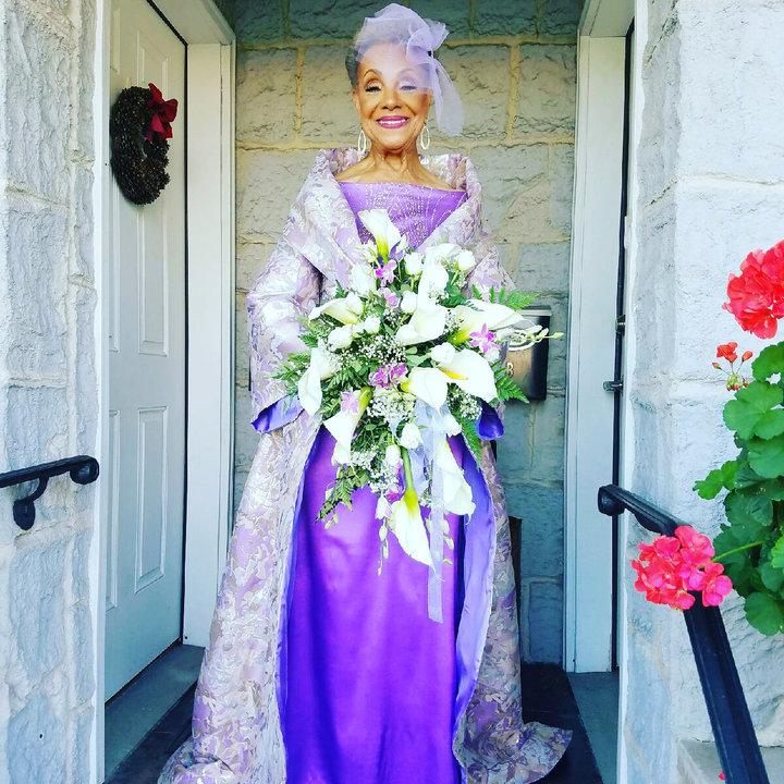 Dovada că iubirea n-are vârstă! O bunicuță s-a căsătorit la 86 de ani și a făcut furori la petrecere! Cum arată rochia pe care a îmbrăcat-o 
