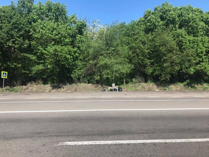 Incident șocant în Sineşti. Câţiva bărbaţi au atacat o maşină într-o parcare. „Cum poți fi prăduit ca în vestul sălbatic, la final de vacanță!” Ai mare grijă și tu!