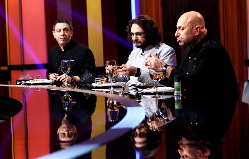 Se împart ultimele cuțite! Jurații aruncă 120 de bucătari în arenă, pentru a-și alege preferații cu care vor face echipă!