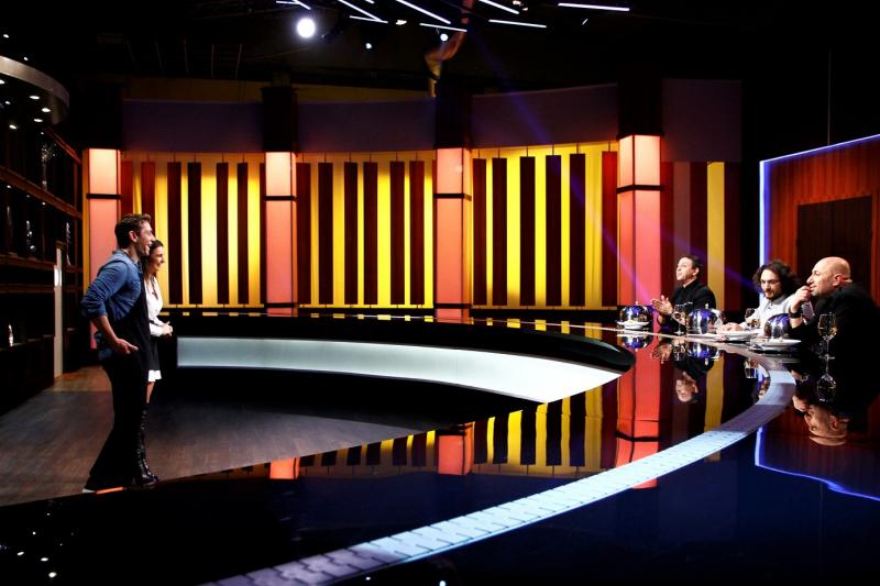 Valentin Butnaru și Olivia Păunescu au plecat de la pupitrul știrilor și au venit să facă spectacol la „Chefi la cuțite”