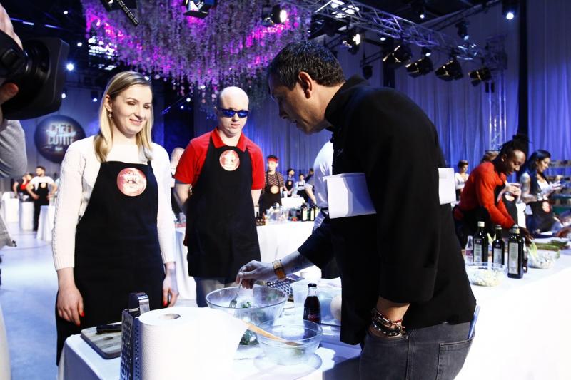 A sosit momentul! Cei trei jurați își fac astăzi echipele cu care luptă la „Chefi la cuțite”