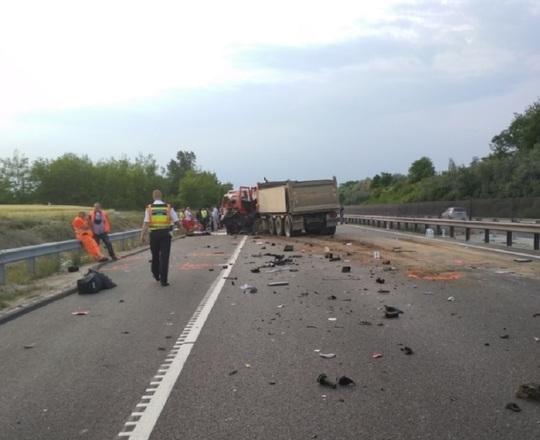 Durere fără margini! 16 copii şi-au pierdut părinţii în urma accidentului din Ungaria. Miracolul prin care un tată a reușit să scape