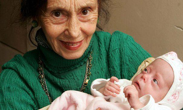 Are 70 de ani și în trei luni ar deveni cea mai bătrână mamă din lume: "Dumnezeu mi-a mai dat un copil. Mi-au spus că e fetiță, uite, i se vede fața"