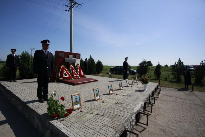 MIHĂILEȘTI. 16 ANI de la tragedie. "Nu era tura lui, a făcut schimb cu un coleg şi a murit. Tot din bunătate!"