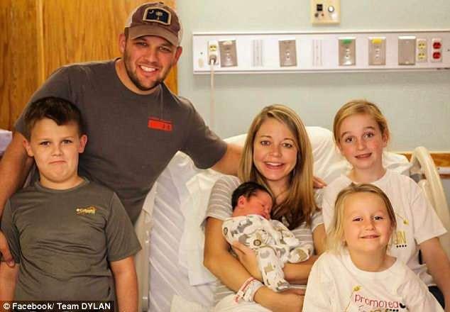 Îți sfâșie inima! Motivul pentru care un băiețel de nouă ani s-a apucat să vândă limonadă! A câștigat șase mii de dolari, în două ore, dar gestul lui a impresionat o lume întreagă