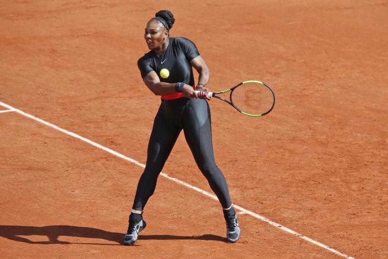 Apariţia cu care Serena Williams a "uimit" pe terenul de tenis! A câştigat primul meci de Grand Şlem după ce a născut: "Asta reprezintă acest costum"