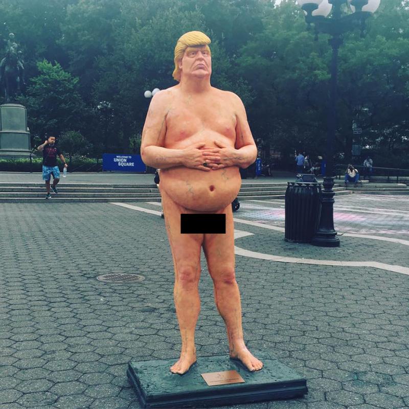 O statuie nud a lui Donald Trump, vândută la o licitație în Los Angeles. Cât a costat - FOTO