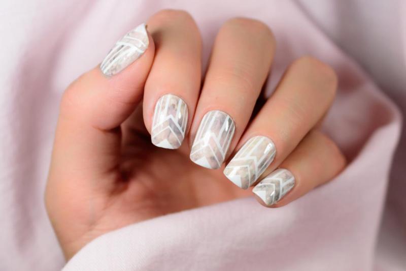 Top 3 modele de unghii la modă în 2018. Ce se poartă vara asta la plajă?