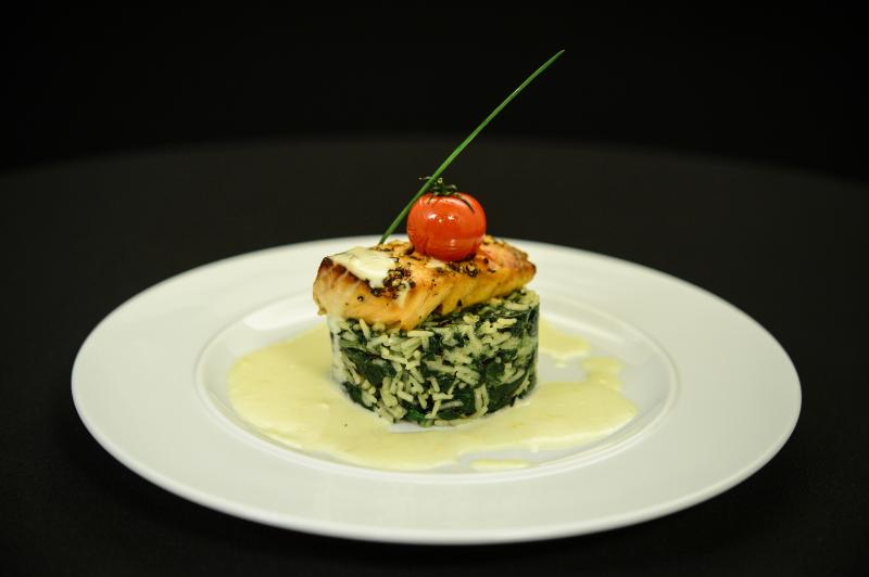 File de somon cu orez și spanac