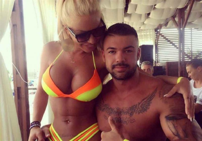 Loredana Chivu şi Mihai Colesnicov își mai dau o șansă! S-au iubit, s-au despărțit, au suferit, iar vara îi prinde din nou împreună! Tânărul, un bărbat chipeș