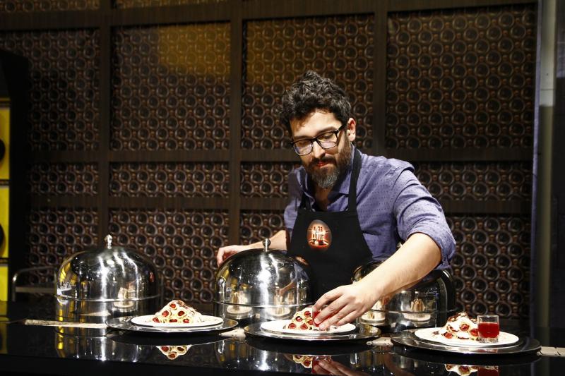 Sunteți pregătiți?! Un concurent revine la „Chefi la cuțite” pentru a cincea oară!