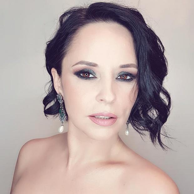 Andreea Marin, fără pic de machiaj și desculță, în grădina casei sale. Admiratorii: „De data asta, nu a fost cea mai bună alegere!”