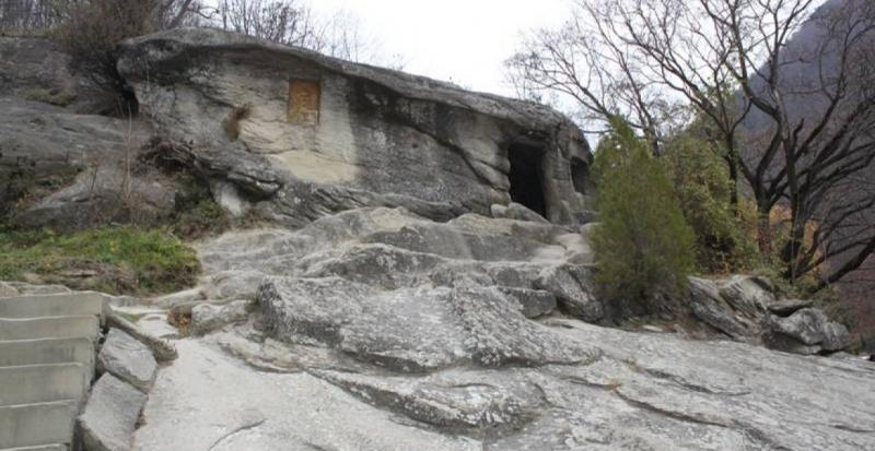 Povestea mănăstirii din România unde au loc MINUNI DUMNEZEIEȘTI! A ars aproape din temelii în trecut, iar accesul se făcea cu barca sau trăsura