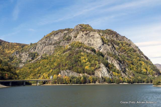 Povestea mănăstirii din România unde au loc MINUNI DUMNEZEIEȘTI! A ars aproape din temelii în trecut, iar accesul se făcea cu barca sau trăsura