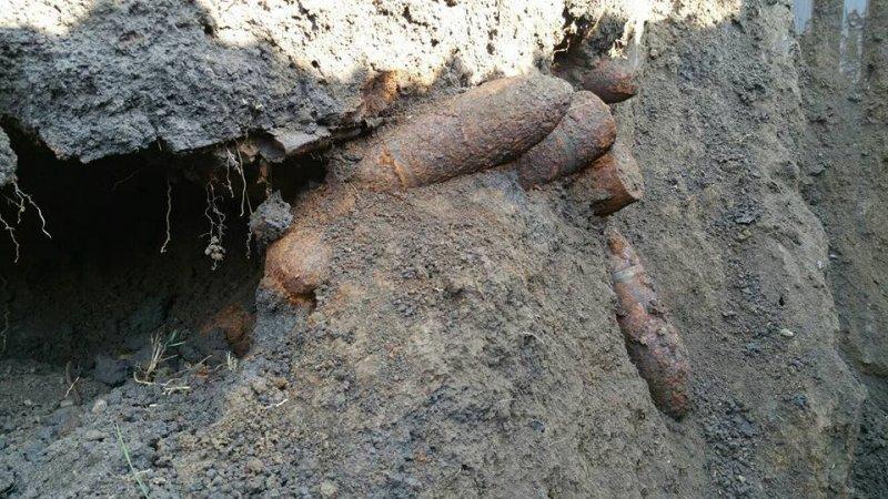 Un sătean din comuna  Pufești a făcut o descoperire șocantă.  Bărbatul își săpa terenul agricol pentru a-l cultiva