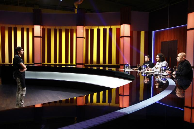 Bucătari profesioniști, un concurent care vinde clătite la metrou și o bonă filipineză au trecut în etapa următoare „Chefi la cuțite”