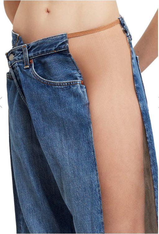 Noile modele de blugi care sunt în trend! Tu ai purta așa ceva? Internauții: ”Mai degrabă nu i-ar mai purta deloc!”