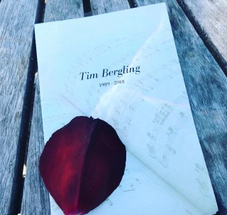 Avicii a fost înhumat într-o ceremonie privată, la șapte săptămâni după ce a fost găsit fără suflare. FOTO