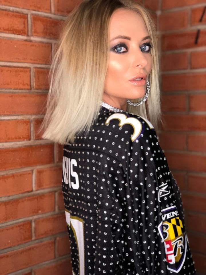 Delia, jurata „iUmor”, și-a surprins din nou fanii cu ținutele extravagante: „O minunăție naturală blondă!”