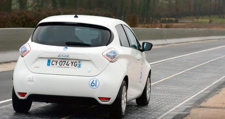 Ca la noi la nimeni! Japonezii pun PANOURI SOLARE pe şosele la un preţ de TREI ORI MAI MIC decât cel anunţat pentru un kilometru de autostradă în România. NU, NU E GLUMĂ!