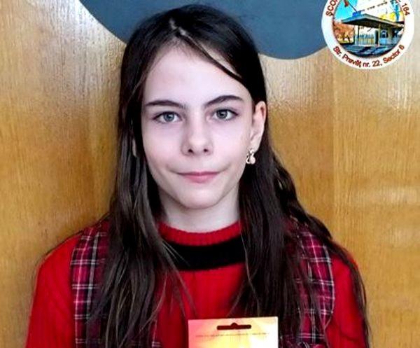 Cum s-a pregătit Eliza, fiica celei mai bătrâne mame din România. Adolescenta a învățat cot la cot cu cea care i-a dat viață: „Nu avem bani să aruncăm pe meditaţii!”